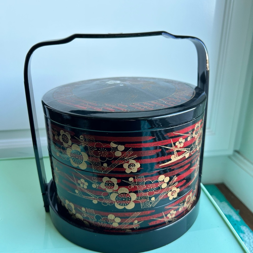 China set food/accessory holder